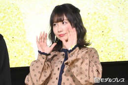 登録者数130万超美人YouTuber、ミニスカから美脚スラリ カジュアルコーデ披露に反響「何頭身？」「スタイル良すぎて見惚れる」 画像