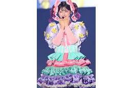 しなこ、TikTokバズ楽曲披露で会場沸かす キッズモデル10人とランウェイ登場【TGC松山2026】 画像