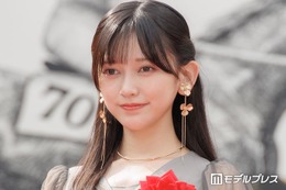 乃木坂46池田瑛紗、美脚際立つミニ丈衣装ショットに絶賛の声「透明感すごい」「人魚姫みたい」