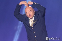 クロちゃん、止まることないファンサに悲鳴？「今日は新しい彼女を見つけに来ました」元恋人・リチへの163万円の指輪は新しい恋人に【TGC松山2026】