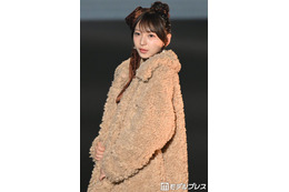 SWEET STEADY塩川莉世、ミニスカ×ロングブーツで美スタイル際立つ 大ぶりリボンが可愛い【TGC松山2026】 画像