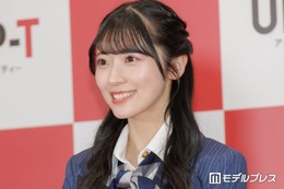 AKB48佐藤綺星、ノースリミニワンピから美脚スラリ「モノトーンで大人可愛い」「透明感レベチ」と反響 画像