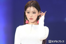 せいせい、胸元開いたスパイダーマン風ボディスーツ姿披露「セクシー」「プロポーション神」と反響 画像