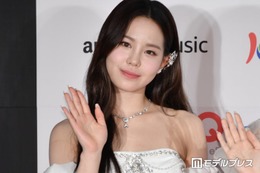 NiziUマコ「久しぶりの」ディズニー満喫ショットに「カチューシャめっちゃ似合ってる」「可愛い子が2人並んでる」と反響