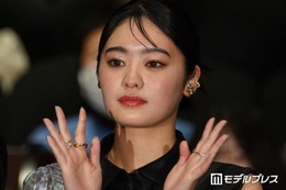 「御上先生」吉柳咲良、メイク前のすっぴんショットが話題「ノーメイクでこの可愛さは反則」「透明感がレベチ」 画像
