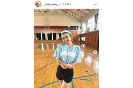 「今日好き」雨宮未苺（みるき）、浜辺に寝そべる白ビキニ姿公開「理想の美ボディ」「また一段と綺麗になってる」と反響 画像