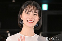 朝ドラ「あんぱん」出演女優、美脚際立つミニワンピ姿に反響「頭身バランスバグってる」「身体の半分以上脚」 画像