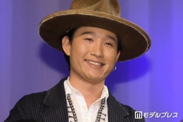平井大、息子を抱っこした姿公開「大きくなってる」「たくましい腕」と反響 画像