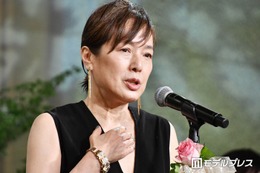 LA在住の桃井かおり、大きな貝焼き＆豪華のり弁ステーキ弁当公開「お肉がぎっしり」「器が素敵」と反響