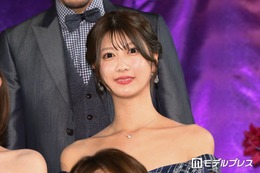 ABEMA瀧山あかねアナ、美スタイル際立つ水着姿で離島満喫「頭身バランスが神」「絵になる」と反響