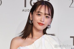 3児の母・近藤千尋、膝上丈ミニワンピ衣装ショットに反響「スタイルの良さが引き立ってる」「脚長い」 画像