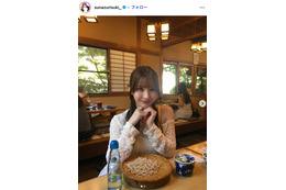 仮面高校生の妹で話題・すなずりかりん、グッズ装備のミニスカコーデでアイドルライブ鑑賞「スタイルがレベチ」「脚長い」と反響