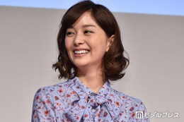 パドレス松井裕樹投手の妻・石橋杏奈「最近毎日お手伝いしてくれる」料理中の娘公開「コンロに届かなくて椅子使ってるの愛おしい」「親孝行すぎる」と反響 画像