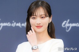 山下美月、美スタイル際立つノースリーブコーデ2選にファン歓喜「プライベート感がたまらない」「清楚でエレガント」