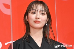 内田理央、ビキニ×デニムで抜群スタイル披露「見惚れちゃう」「引き締まっててカッコいい」と悶絶の声
