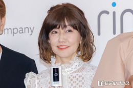 松本伊代、美脚際立つミニスカゴルフウェア姿披露「脚が細くて綺麗」「爽やかで可愛すぎる」