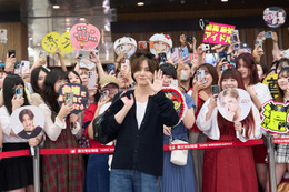 山田涼介、台北でソロアジアツアー開幕 ドームツアーから曲順組み替え・歓迎ムードの空港＆現地記者会見ショットも