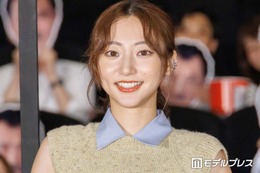 結婚発表の武田玲奈、夜の水族館でのシースルー衣装肩出し衣装姿披露 地元・福島ショットに「幻想的」「すごく綺麗」の声