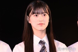 AKB48メンバー、ミニスカ×ハイソックスの美脚コーデ「脚が長い」「等身バランス完璧」 画像