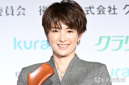 吉瀬美智子、六本木駅ホームショットに反響「隠しきれないオーラが出てる」「おしゃれすぎる」 画像
