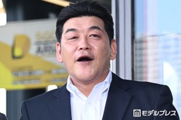 サンドウィッチマン富澤、“ピースサインに違和感”判明した病気「伊達は右手がそんな状態」