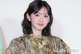 鈴木愛理、圧巻美脚際立つミニ衣装ショットに熱視線「レベチのスタイル」「腰の位置高くて脚長い」