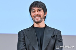 阿部寛、最新ビジュアルの“激痩せ”姿に反響「VIVANTの野崎とは正反対」「別人のよう」