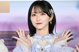 ＝LOVE野口衣織「白ドレス衣装とチェーンソー」美脚際立つMVオフショット公開「ギャップ萌え」「お人形さんみたい」と反響