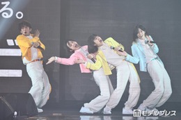 モナキ「TGC」初出演で2曲堂々披露 じんは“すっぴん”でパフォーマンス「メイク道具一式忘れまして」【TGC2026A/W】 画像