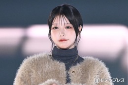 あの、脚線美際立つショーパン姿に熱視線 ファーコートで秋先取り【TGC2026A/W】