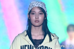日向坂46松尾桜「TGC」初出演でファッションショーデビュー バンダナ×パーカーのストリートスタイルで堂々ウォーク【TGC2026A/W】