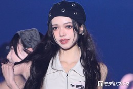 MORE STAR中山こはく、圧巻スタイル際立つミニ丈衣装姿 クールな笑みにキュン【IDOL RUNWAY COLLECTION 2026A/W】