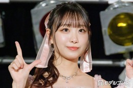 ＝LOVEメンバー、美脚際立つミニスカ制服衣装ショットに絶賛の声「透明感レベチ」「異次元の可愛さ」