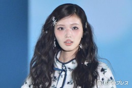 せいら、ミニ丈セットアップで圧巻美脚際立つ【ガルアワ2026A/W】 画像