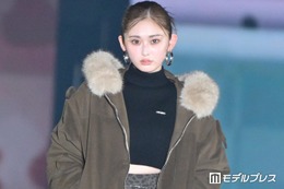 ゆうちゃみ、ショート丈トップスで美ウエストちらり「圧巻のスタイル」「何頭身？」と話題【ガルアワ2026A/W】