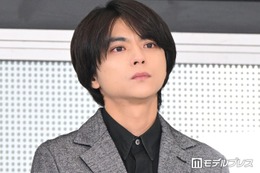 timelesz佐藤勝利、猪俣周杜の逮捕受け涙目で謝罪「今日、言葉でお伝えするだけで信頼を取り戻せるとは思っておりません」 画像