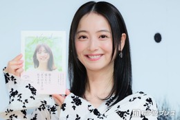 佐々木希“NGなし”ありのまま語ったフォトエッセイに手応え 芸能生活20周年は「奇跡だなと思います」【Natural】 画像