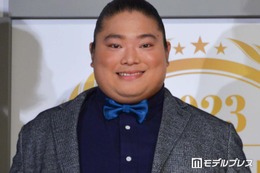 「VIVANT」出演話題の富栄ドラム、チョッキー役・オームとのプリクラ公開「胸熱」「可愛すぎる」と反響 画像
