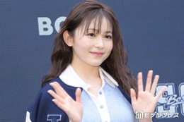久間田琳加、圧巻美脚際立つ“真っ白おばけ”ミニワンピコーデでディズニー満喫「驚異の脚の長さ」「天使すぎる」と反響