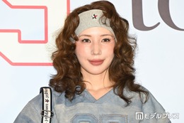 仲里依紗、13歳息子の誕生日を祝福 家族3ショット公開に「口元がママそっくり」「幸せオーラがすごい」と反響 画像