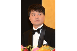 月亭方正、妻とお揃いコーデでディズニー満喫 顔出し夫婦ショットに「奥さんお綺麗」「仲良し感がすごい」と反響