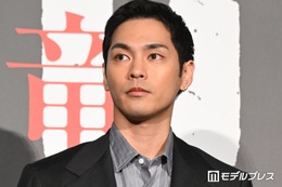 柳楽優弥、デビュー当初に目指していた“意外な道”明かす「審査結果が1年くらい遅れまして」【RYUJI 竜二】 画像