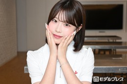 「今日好き」表すみれ、美脚際立つミニスカコーデ公開「くまさんも喜んでるね」「スタイル神」と反響