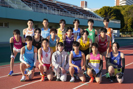 小林虎之介・菅生新樹・庄司浩平ら、学生キャスト18人勢ぞろい写真が初解禁 陸上競技場トラックに集結【俺たちの箱根駅伝】
