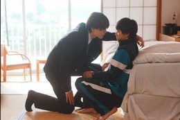 【修学旅行で仲良くないグループに入りました2 第1話】日置（藤本洸大）＆渡会（簡秀吉）、3年に進級で別々のクラスに 一泊二日の勉強合宿へ