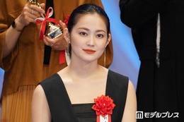 人気女優、ばっさりカットで雰囲気ガラリ「美少年がいる」「小顔が際立つ」と絶賛の声
