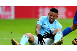 負傷中G・ジェズス、また真っ赤なカートを乗り回す 画像