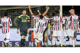 堂安＆小林がプレーの蘭1部、首位が下位に大惨敗…監督も「訳わからん」 画像