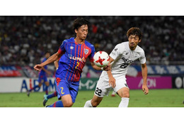 W杯を狙え！FC東京の室屋成、相手DFをなぎ倒した“強引ドリブル”が熱かった 画像