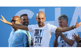 来季はもっと強くなる！グアルディオラ監督、10万人の前で宣言 画像